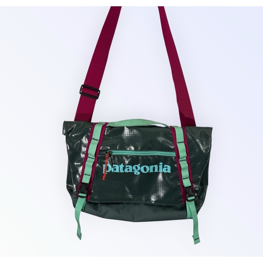 Patagonia Black Hole Mini Messenger Shoulder Bag 12L WATERMELON COLORED